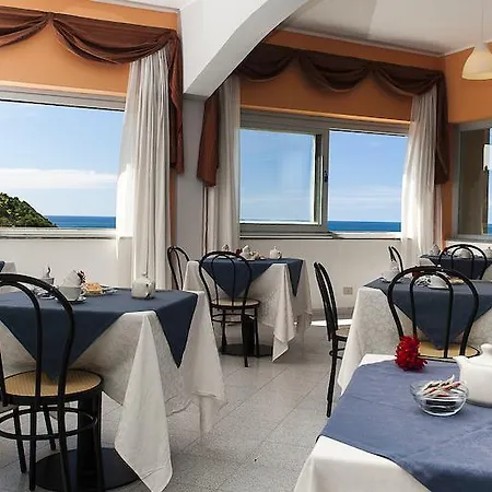 Ariana Hotel 2*
